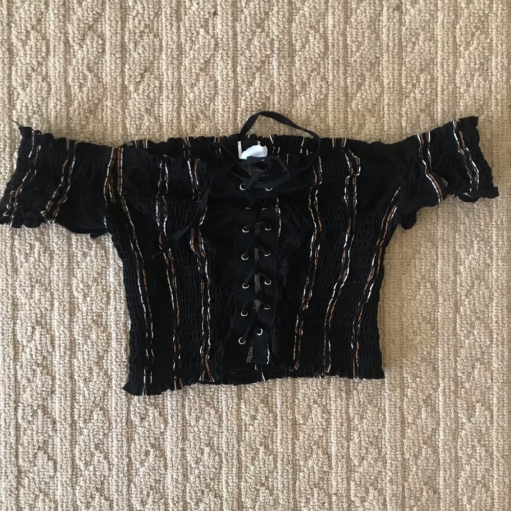 Off the shoulder tie up crop top